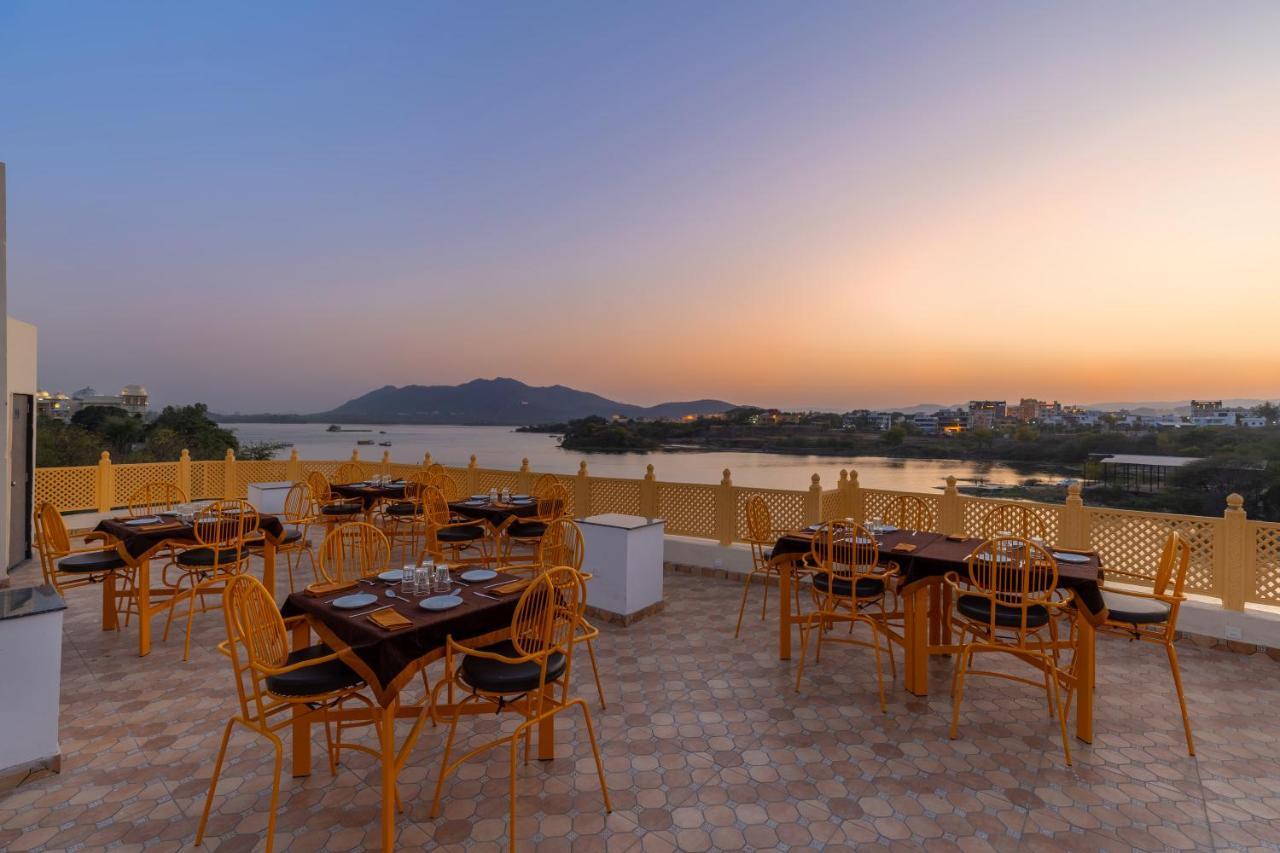 Haveli Jai Durga At Pichola Lake Hotell Udaipur Exteriör bild