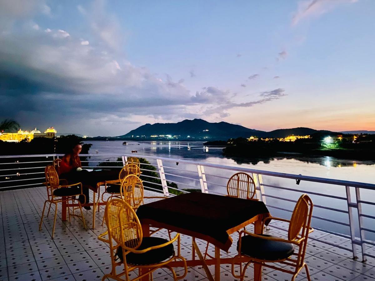 Haveli Jai Durga At Pichola Lake Hotell Udaipur Exteriör bild